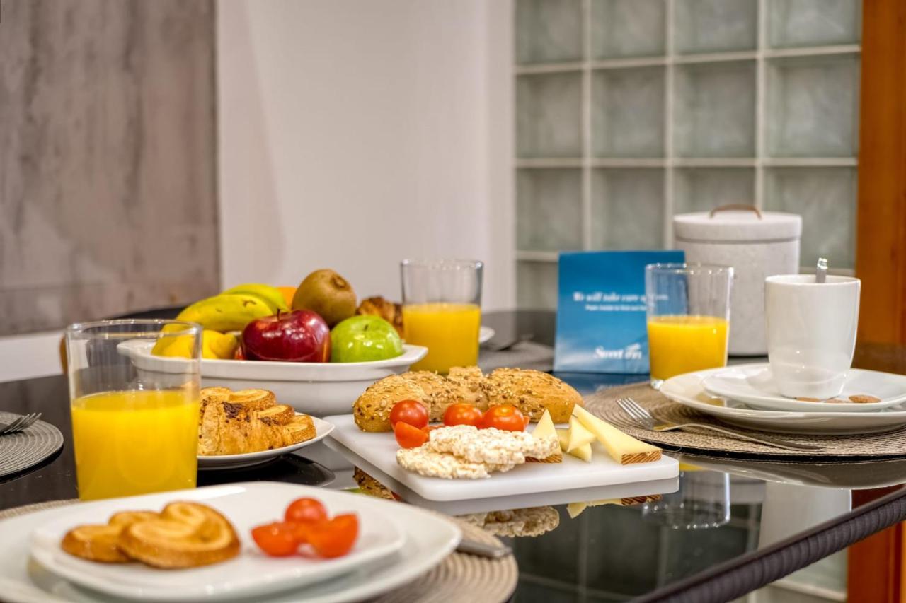 Sweet Inn - Lesseps Barcelona Bagian luar foto