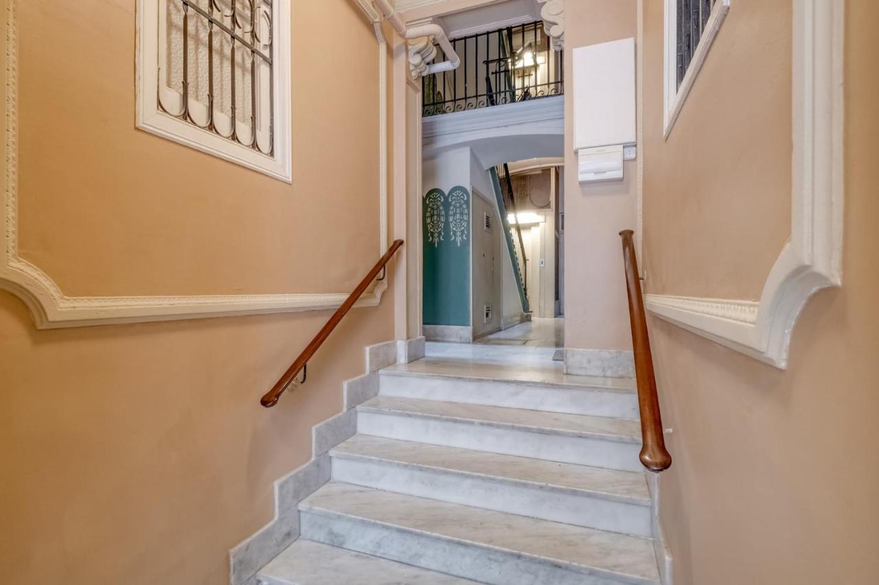 Sweet Inn - Lesseps Barcelona Bagian luar foto