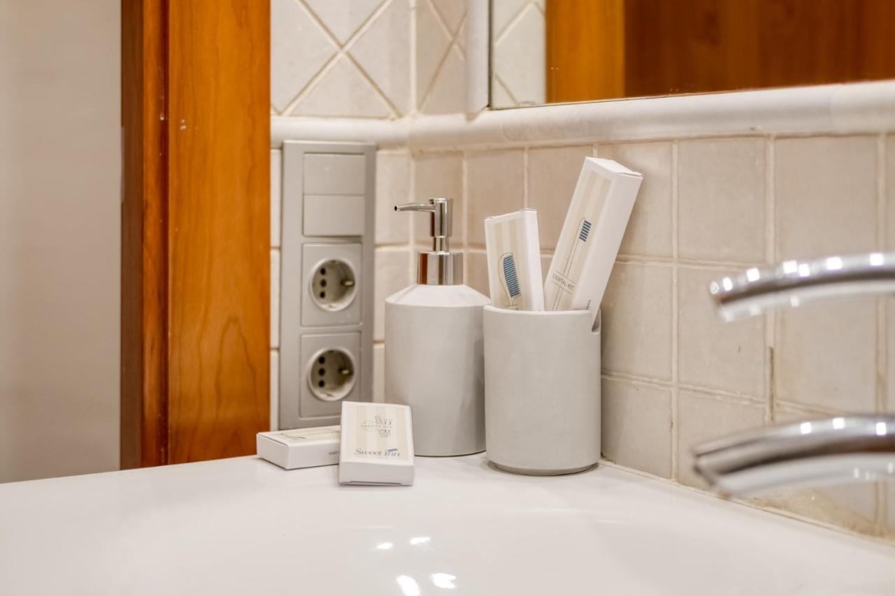 Sweet Inn - Lesseps Barcelona Bagian luar foto