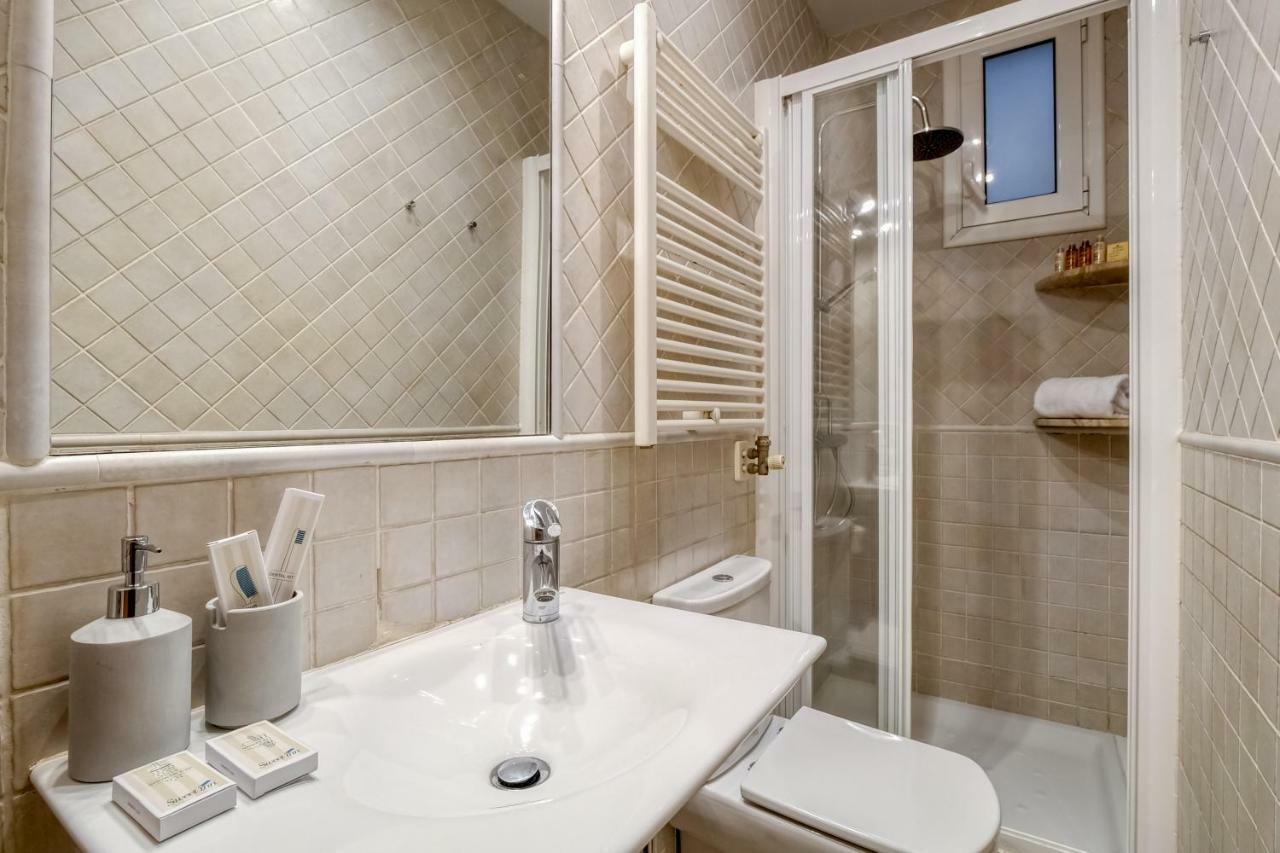 Sweet Inn - Lesseps Barcelona Bagian luar foto